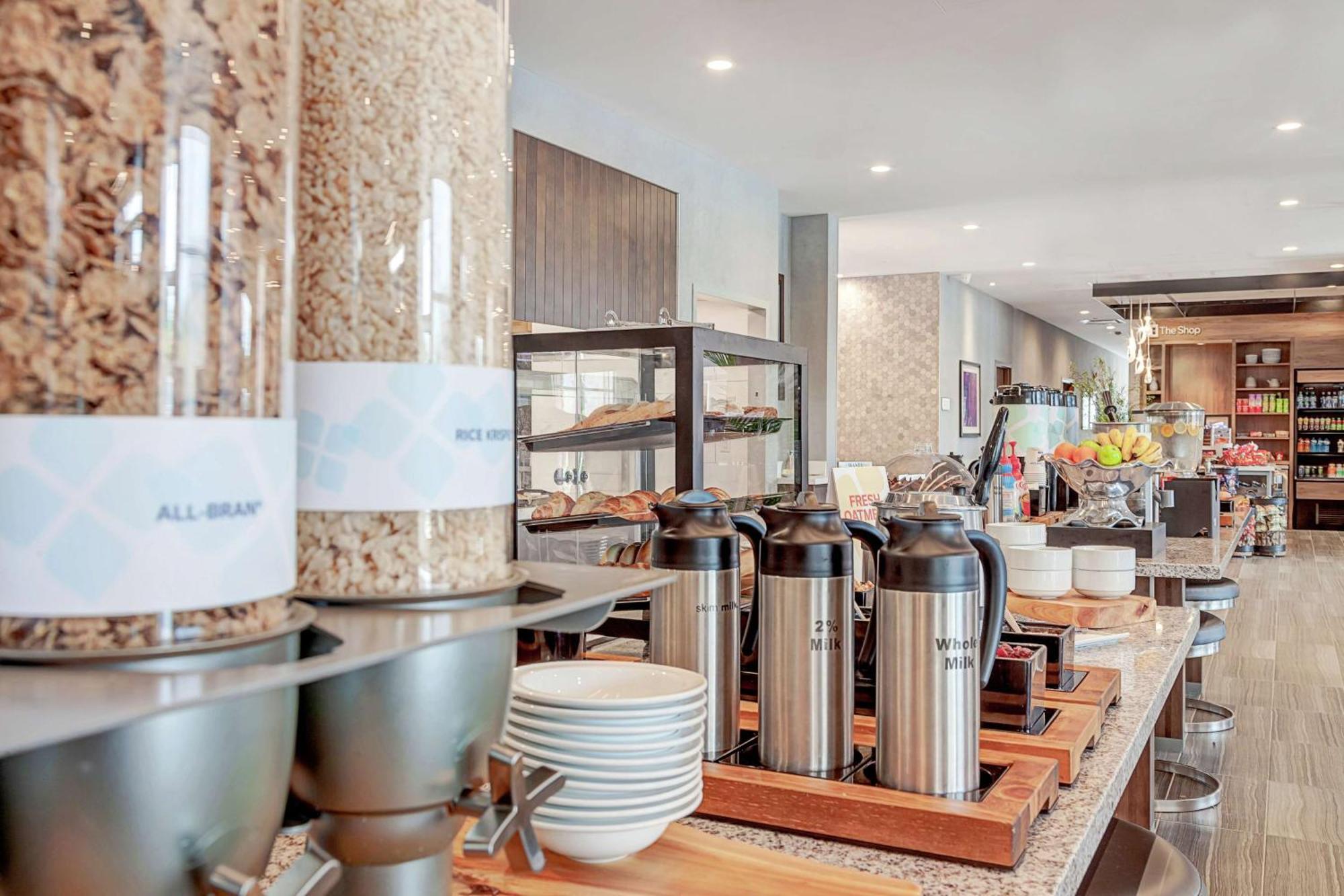Hilton Garden Inn Toronto/Brampton West, Ontario, Canada Екстер'єр фото
